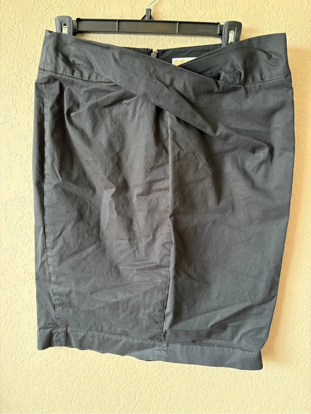 Michael Kors Size 8 Black Pencil Skirt Flattering Cross Waist Back Zip